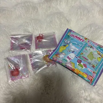 산리오 캐릭터즈 구미 참 GUMMY & 미니 파우치 4개 세트