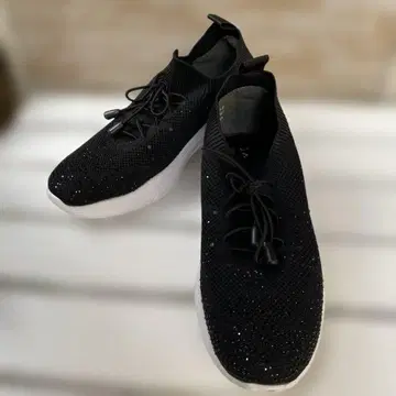 큐빅 블랙 스니커즈