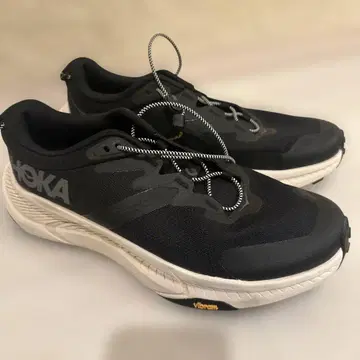 HOKA 블랙 스니커즈 24.5cm