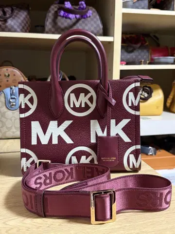 MICHAEL KORS 버건디 숄더백