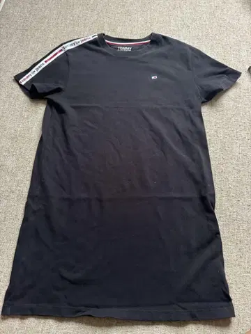 TOMMY 블랙 미니 원피스 반팔