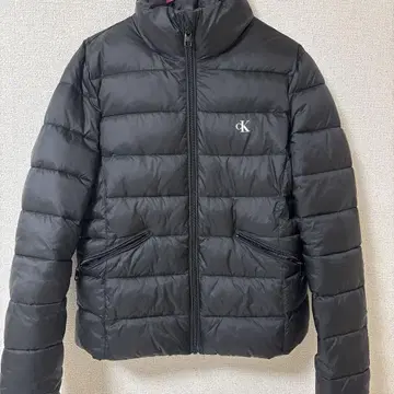 Calvin Klein Jeans 블랙 다운 자켓