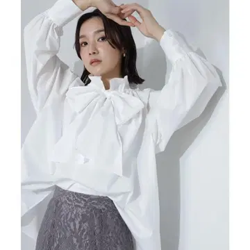컨디션 최상 내추럴 뷰티 베이직 빅 보타이 블라우스