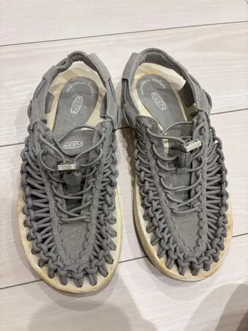 KEEN 그레이 샌들