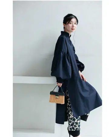 CAWAII 목이 길어 보이는 백합꽃 롱 셔츠