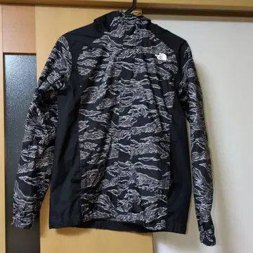 THE NORTH FACE 카모 패턴 자켓