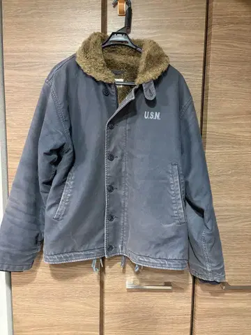 U.S.N. 퍼 달린 그레이 자켓