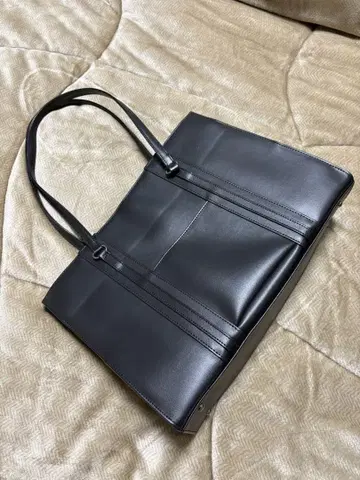 블랙 합성 피혁 토트백