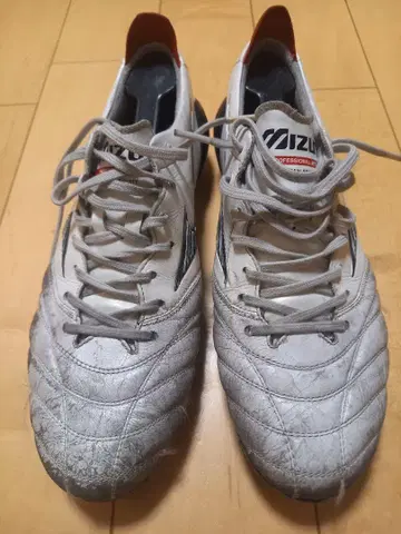 Mizuno Morelia Neo 4 화이트 스파이크 슈즈