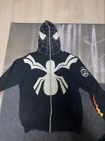 스파이더맨 후드 부착 후드티 블랙