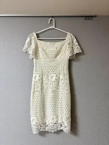 아이보리 플라워 레이스 반팔 원피스 무릎 기장