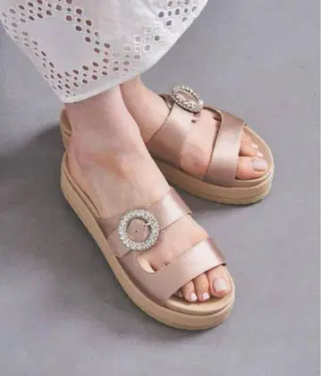 [ 새상품급 ] 유나이티드 애로우즈 비쥬 새틴 통굽 샌들