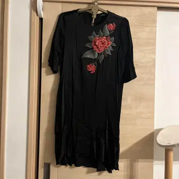 zara 블랙 꽃무늬 자수 플레어 슬리브 원피스