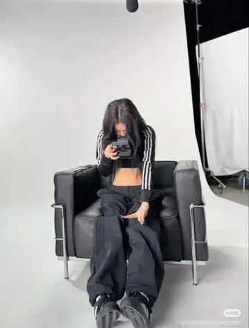 [ jennie 착용 ] adidas 비대칭 우븐 트랙 팬츠