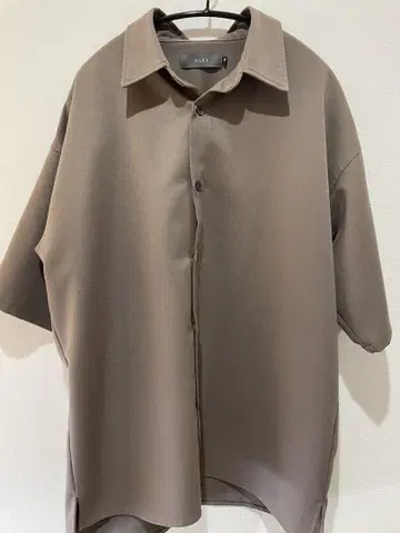 CLEL 드레이프 오버 사이즈 레귤러 카라 셔츠 S 아쉬 브라운