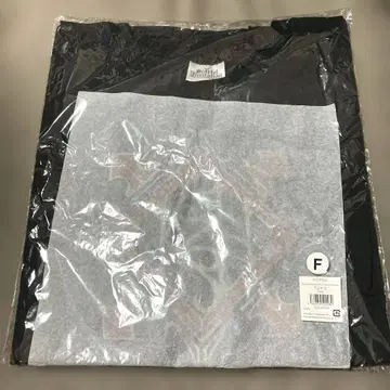 쿠즈하 T셔츠 scarlet invitation 니지산지