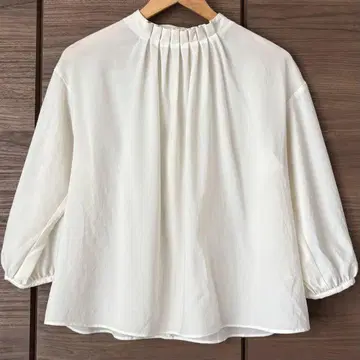 아쿠아걸 루즈핏 턱 쉬폰 블라우스
