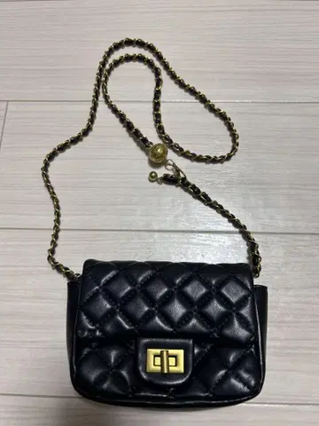 블랙 퀼팅 숄더백