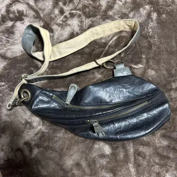 가죽 슬링백 블랙과 그레이