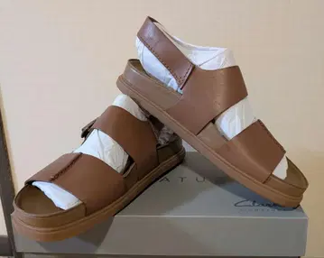 Clarks 샌들 토포드 스트랩 (탄 가죽)