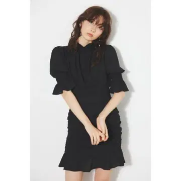 rienda 리엔다 개더 디자인 머메이드 미니 OP BLK M