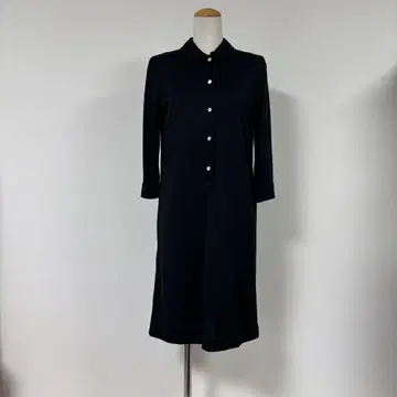 블랙 셔츠 칼라 무릎 기장 원피스