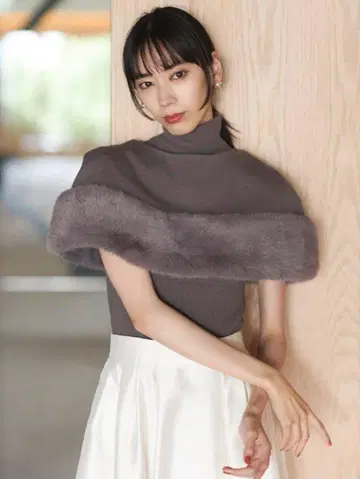 셀포드 퍼 케이프 슬리브리스 니트 36 사이즈