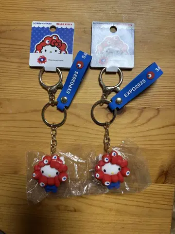 새상품 오사카 만박 미야쿠미야쿠 산리오 입체 마스코트 키링 키티 2점