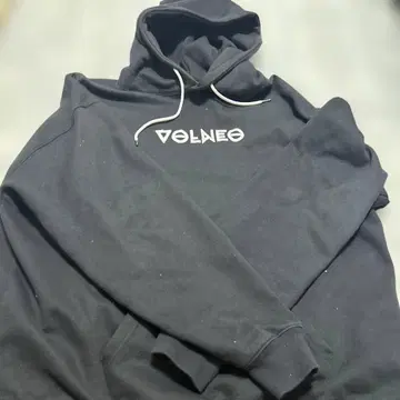 VOLNEO 블랙 후드 부착 후드티