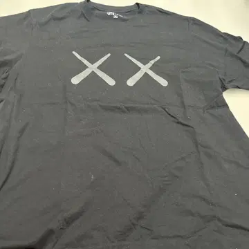 KAWS T셔츠 블랙