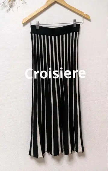 Croisiere 크로지에르 스트라이프 니트 스커트