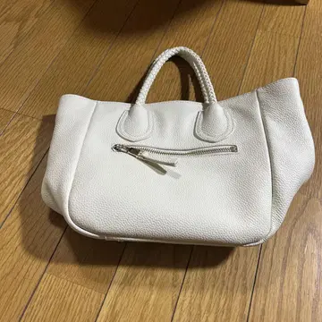 화이트 뜨개질 핸들 시저 숄더백
