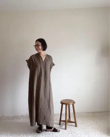 La chic baton 슬리브리스 프렌치 린넨 OP 코코아 색상