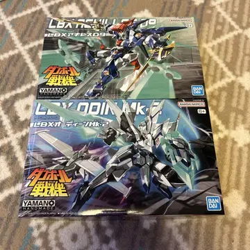 BANDAI LBX 아킬레스D9 & 오딘 MK-2 세트