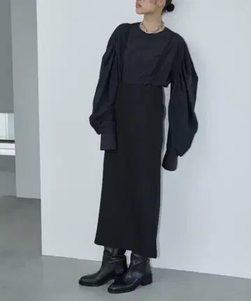 AIC. 에이아이씨 서스펜더 빅 포켓 롱 스커트 블랙