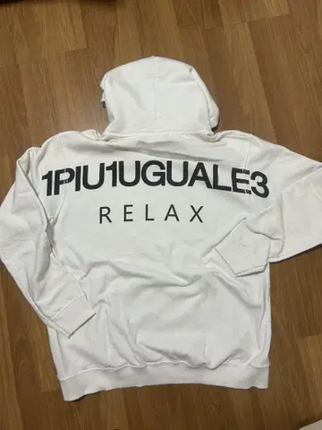 1PIU1UGUALE3 화이트 후드티
