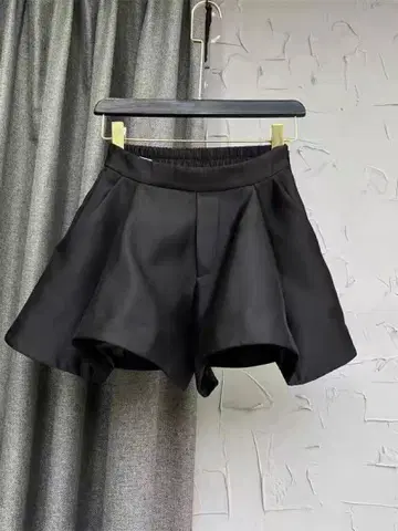 블랙 플레어 숏팬츠