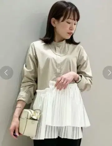 CAST: 레이어드 플리츠 콤비 블라우스
