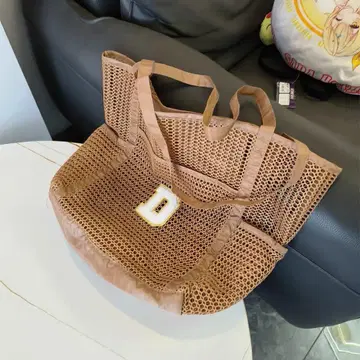 베이지 메쉬 토트백 로고 포함