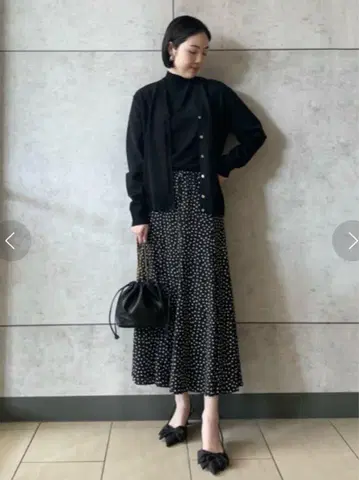 미라 오웬 도트 무늬 플레어 스커트