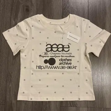 aeae 도트 무늬 반팔 T셔츠 아이보리 크롭 기장