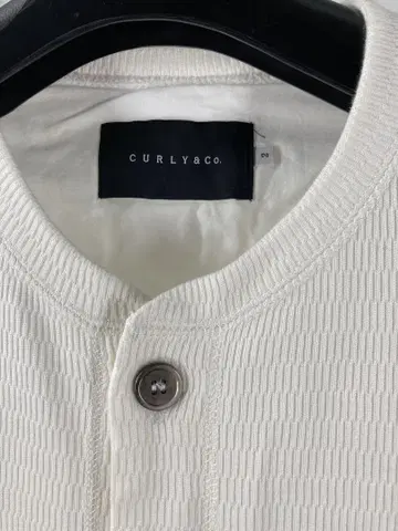 CURLY&CO. 화이트 CURLY BLACK 실크 서멀 가디건