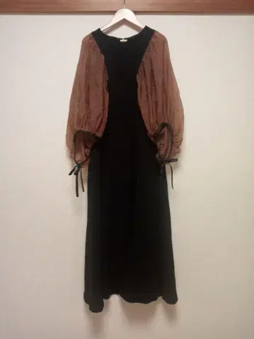 ADAM ET ROPE' 시어 슬리브 콤비 드레스