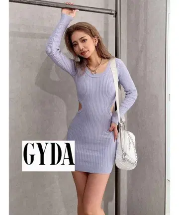 GYDA 사이드 오픈 니트 미니 원피스