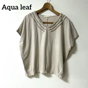 베이지 V넥 반팔 T셔츠 레이스 장식 Aqua leaf