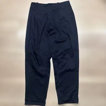 UNIVERSAL OVERALL TUCK TAPERED PANTS