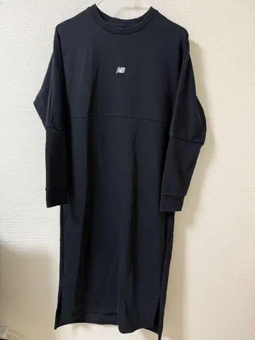 뉴발란스 원피스 맨투맨 로고 프린트