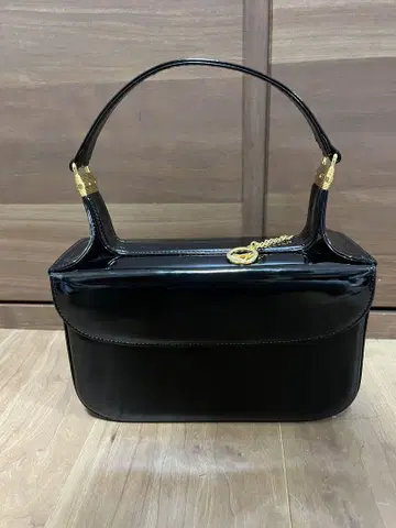 새상품급 긴자 카네마츠 에나멜 백
