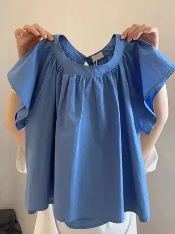 파란색 플레어 슬리브 셔츠