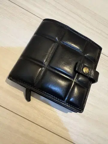 이단 접이식 지갑 퀼팅 디자인